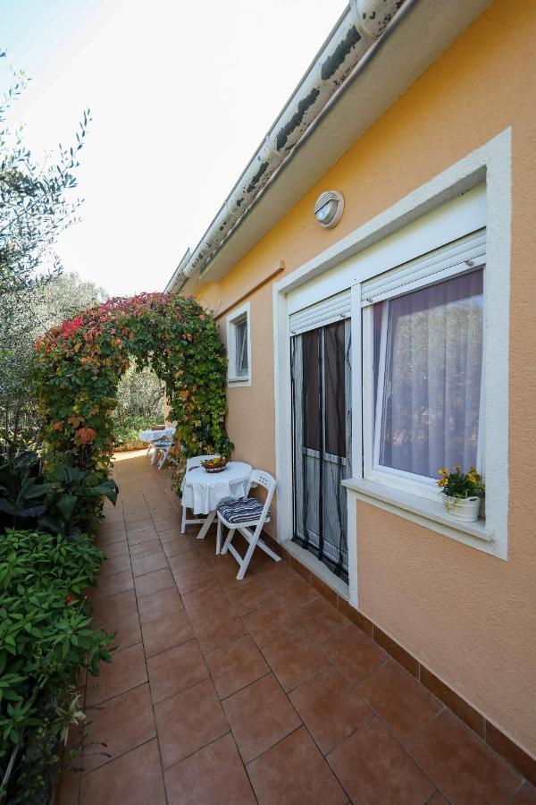 Apartments With A Parking Space Brbinj, Dugi Otok - 8160 Екстер'єр фото